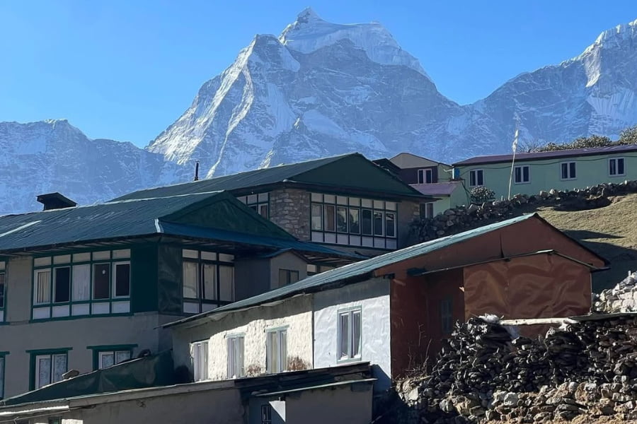 EBC-Vs-Annapurna-Cricuit-Trek