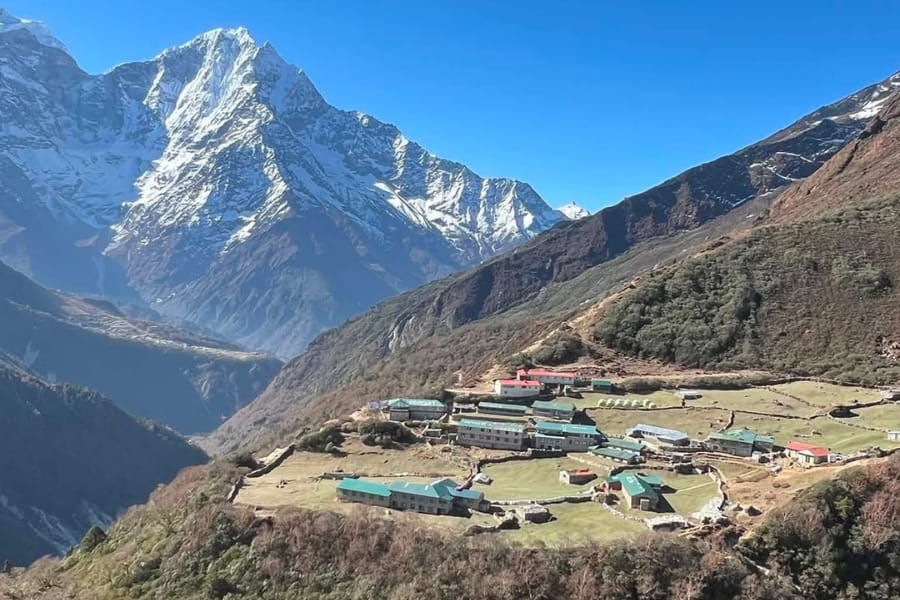 EBC-Vs-Annapurna-Cricuit-Trek
