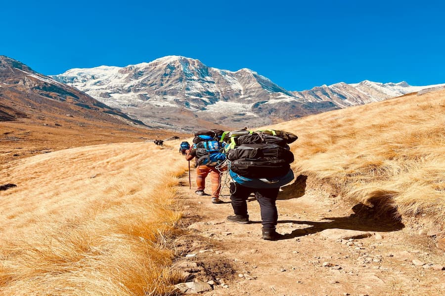 EBC-Vs-Annapurna-Cricuit-Trek