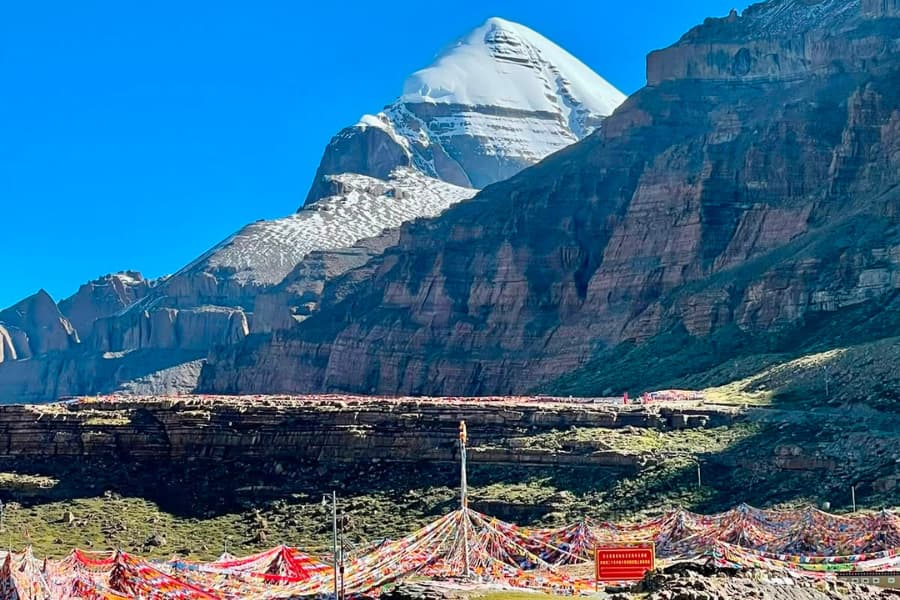 Kailash-yatra-by-helicopter